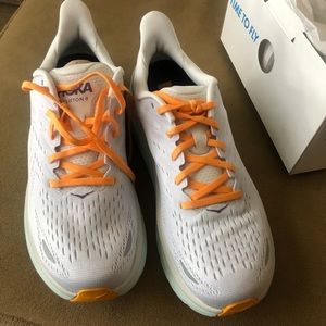 Hoka One One Clifton 8 Running Shoe (Regular) in Women’s